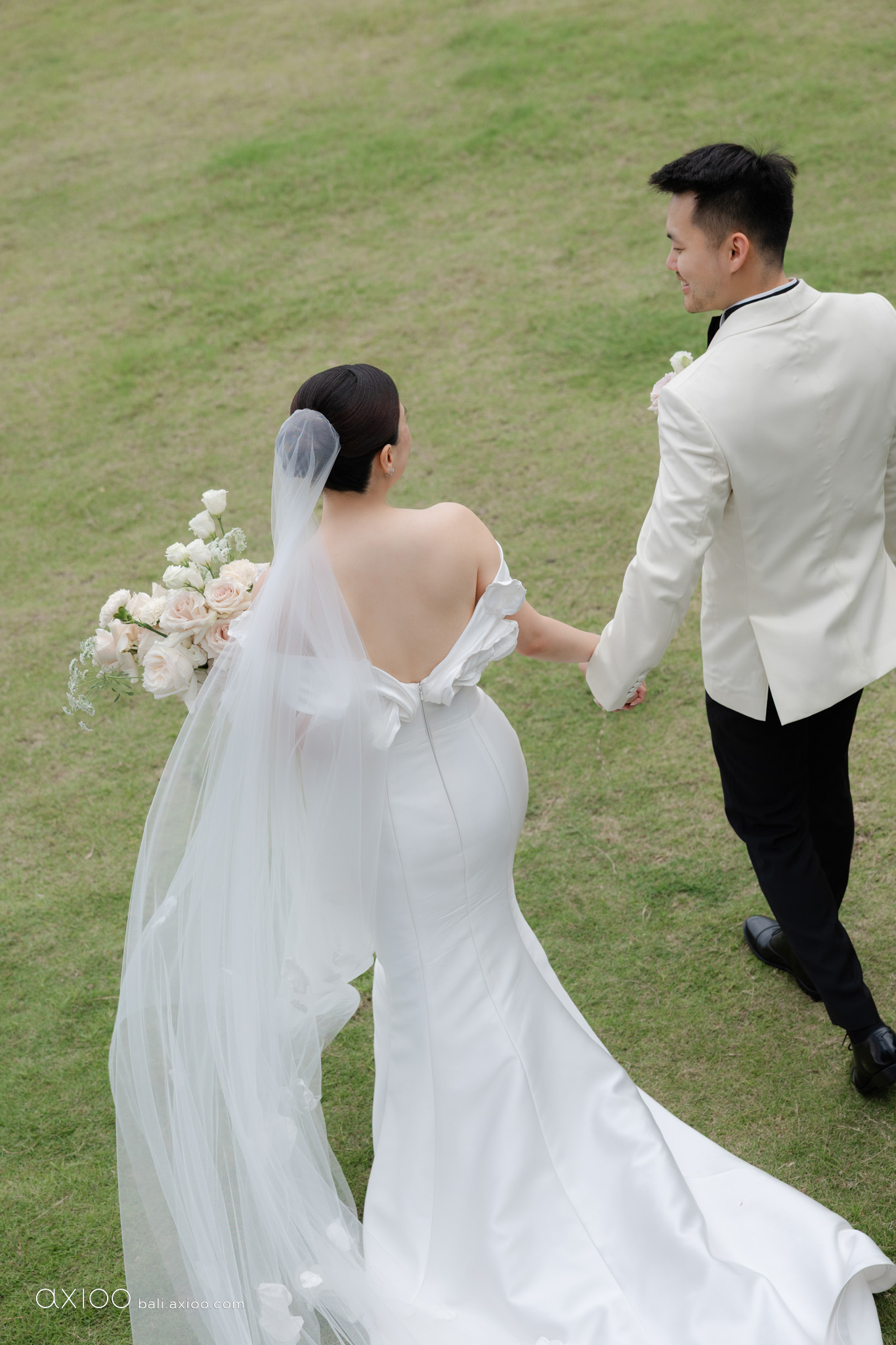 Axioo: A Study in Softness: A Wonderland Uluwatu Wedding in Bali